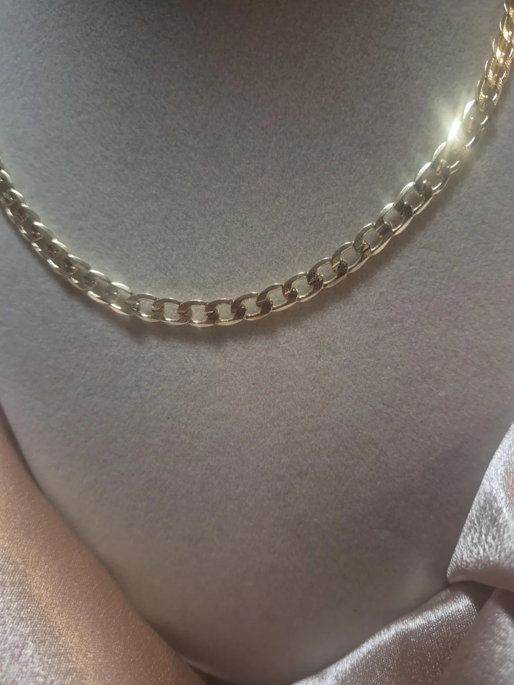 N/A elegant gold